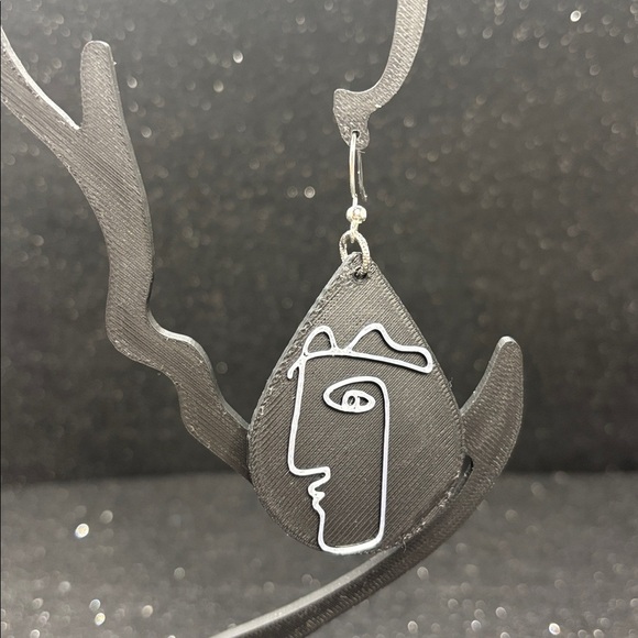 🎨✨ Abstract Picasso Teardrop Earrings | Silver Tone Accents 🩶 - Picture 4 of 5